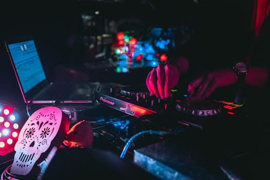 How to Choose the Right DJ Controller for Live Mixing